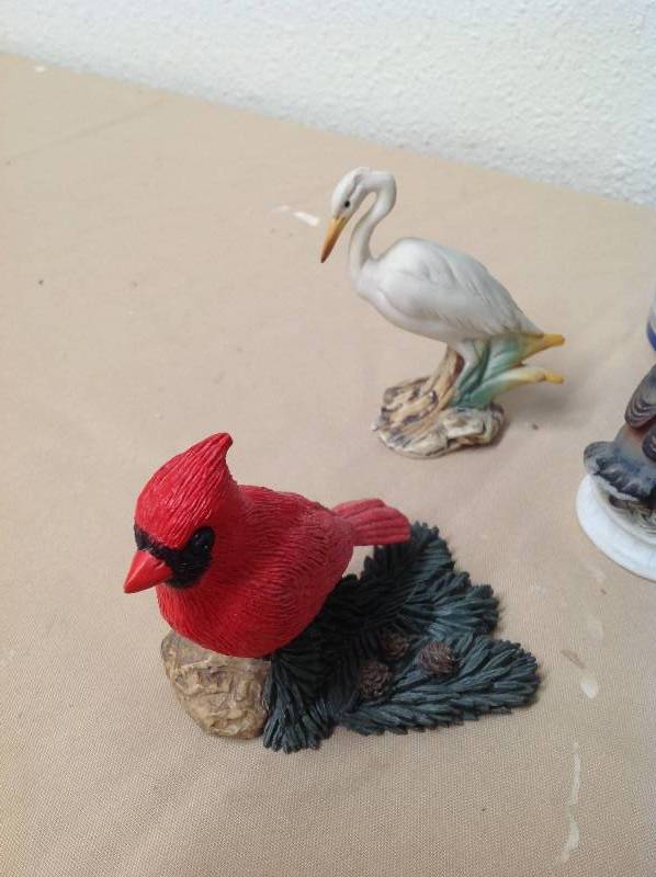 lot 36 image: Vintage- 5 Birds - Lefton, one made in Italy and one inspirio
