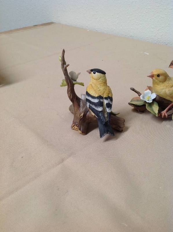 lot 38 image: Vintage - 5 Lefton Birds