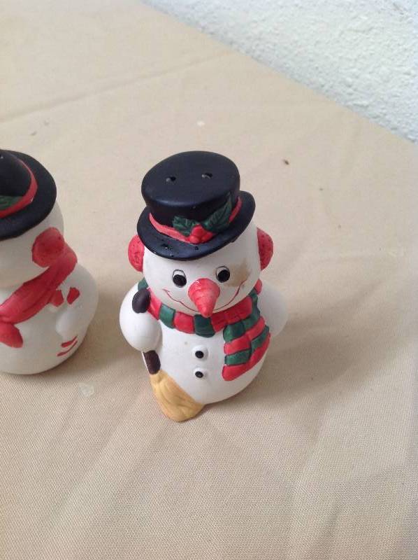 lot 48 image: Salt and Pepper Shaker - Snowman