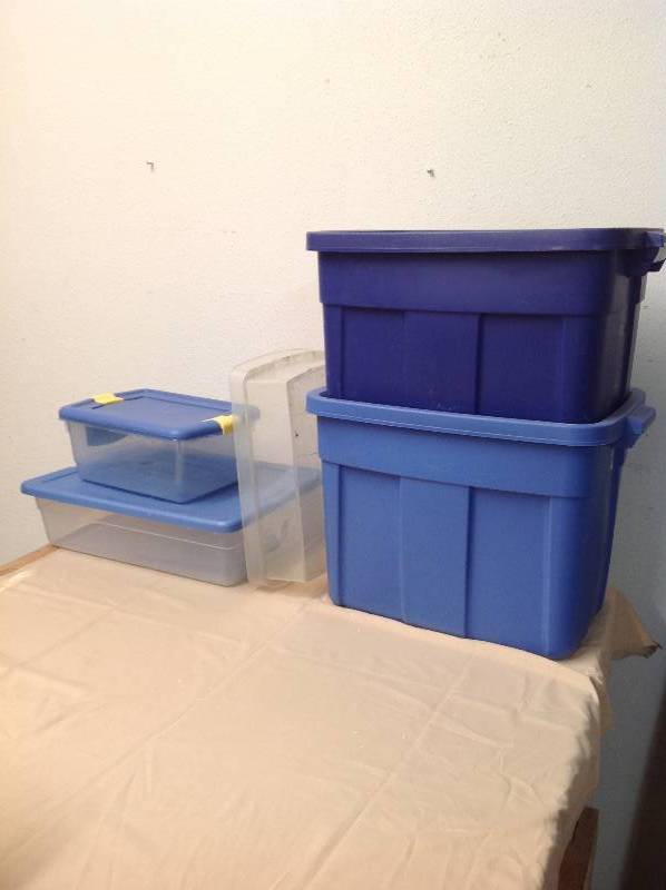 lot 58 image: Four Rubbermaid Totes with lids and one without