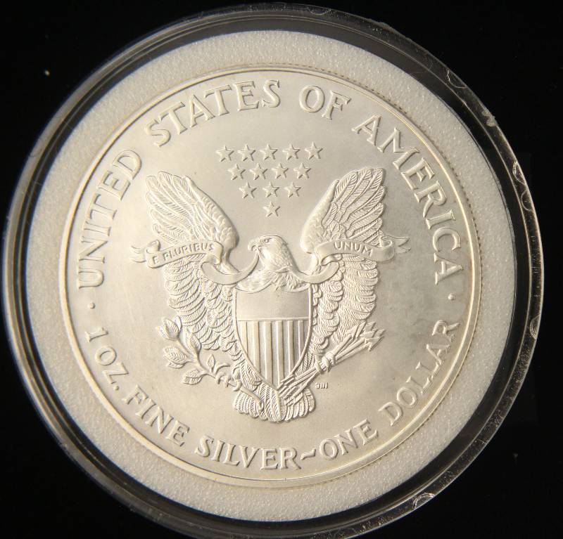 lot 23 image: 1999 AMERICAN SILVER EAGLE 1 TROY OZ. .999 FINE SILVER IN AIRTITE HOLDER