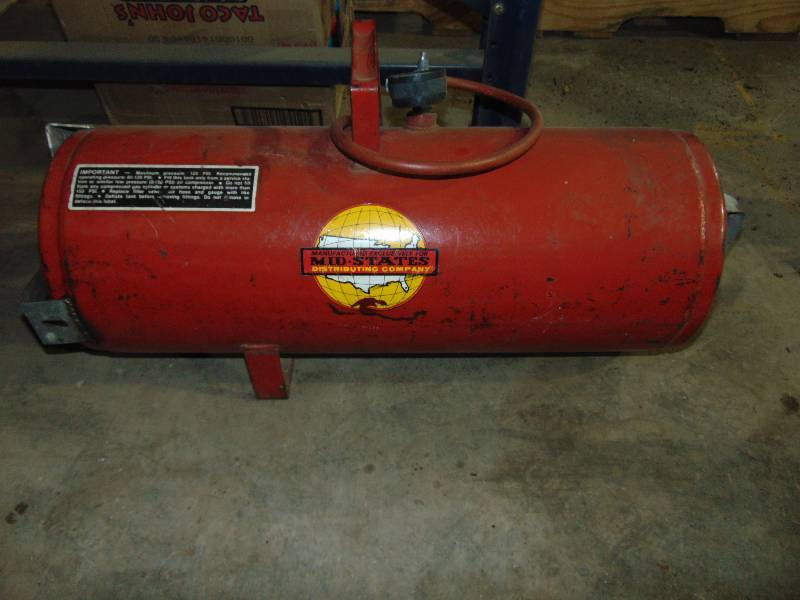 lot 9 image: Mid State Portable Air Tank