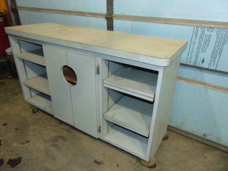 lot 19 image: Work BenchCabinet