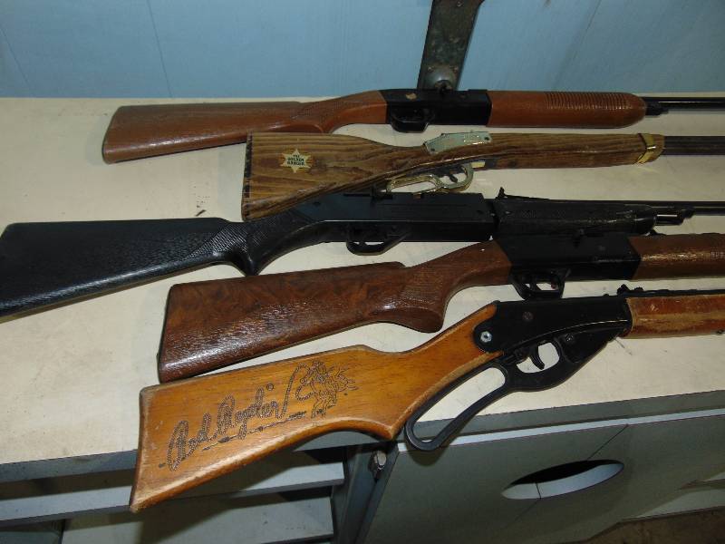 lot 21 image: Lot of B.B Guns and Display Guns