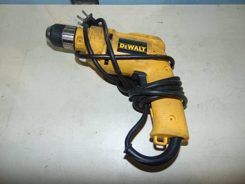lot 43 image: Dewalt Drill