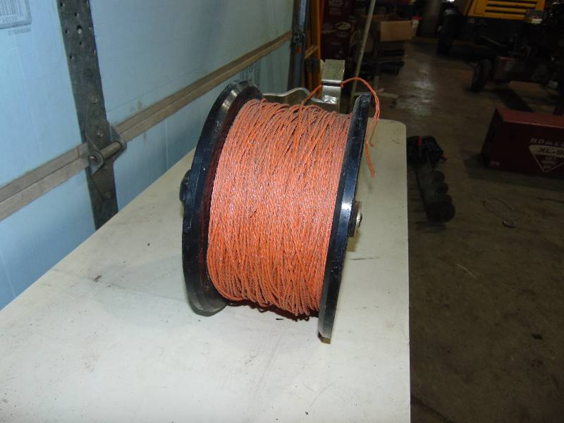 lot 81 image: Spool of Twine With Roller and Handle