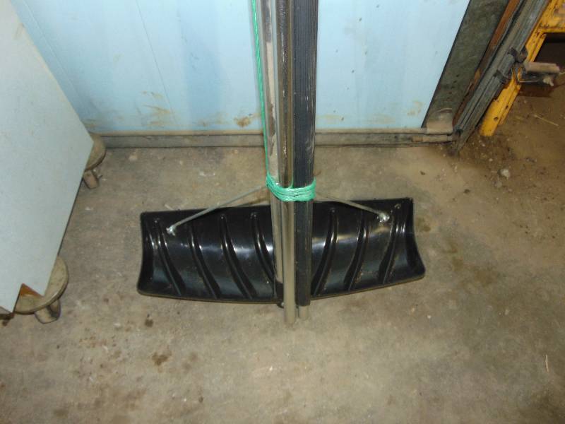 lot 84 image: Snow Roof Rake