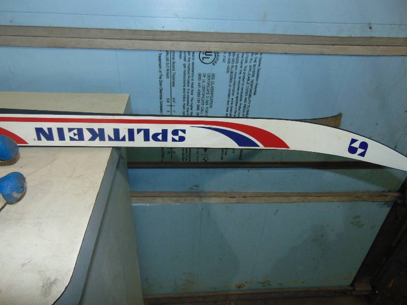 lot 89 image: (2) Skis and Poles