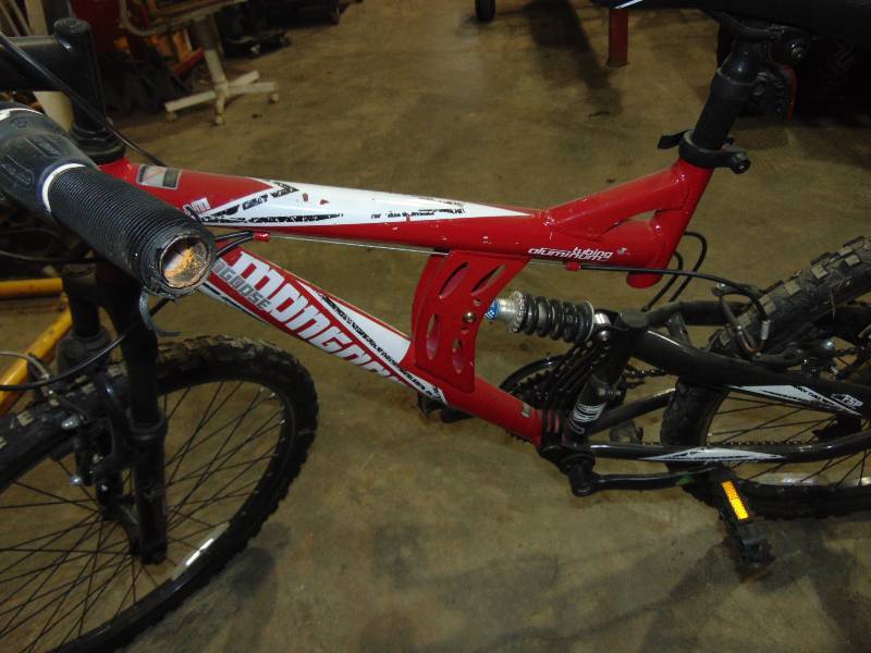 lot 90 image: Mongoose Pedal Bike