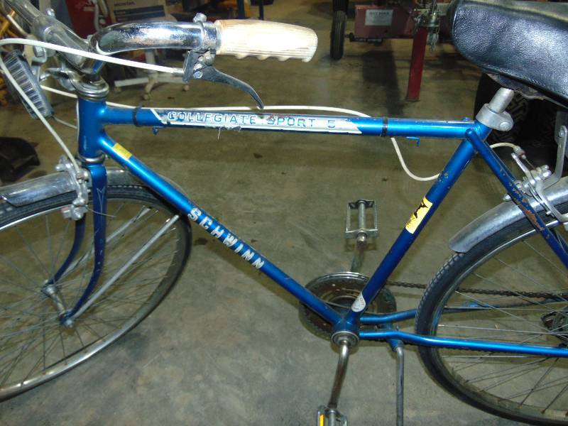 lot 96 image: Schwinn Collegiate Sport 5 Pedal Bike