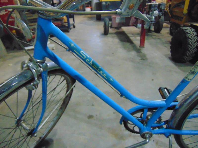 lot 97 image: Schwinn Pedal Bike