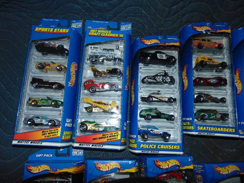lot 115 image: (95) Hot Wheels Cars