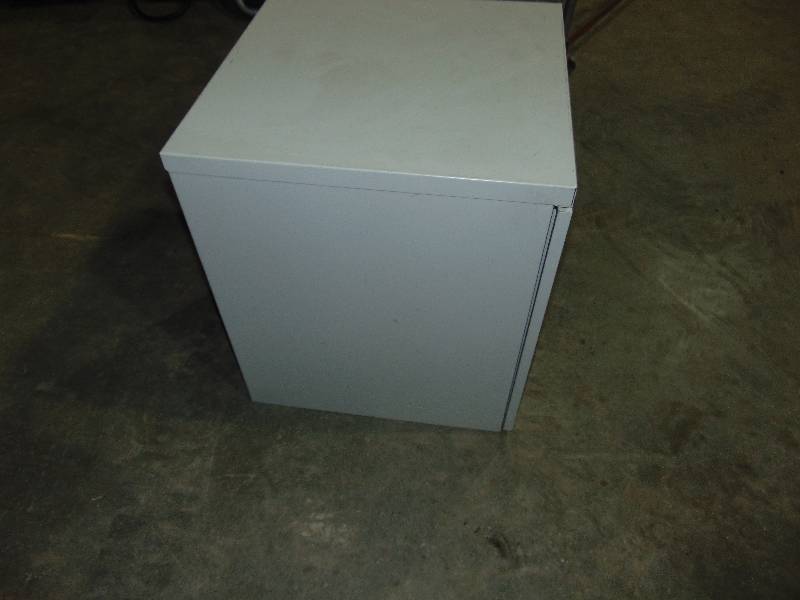 lot 146 image: Small Storage Cabinet