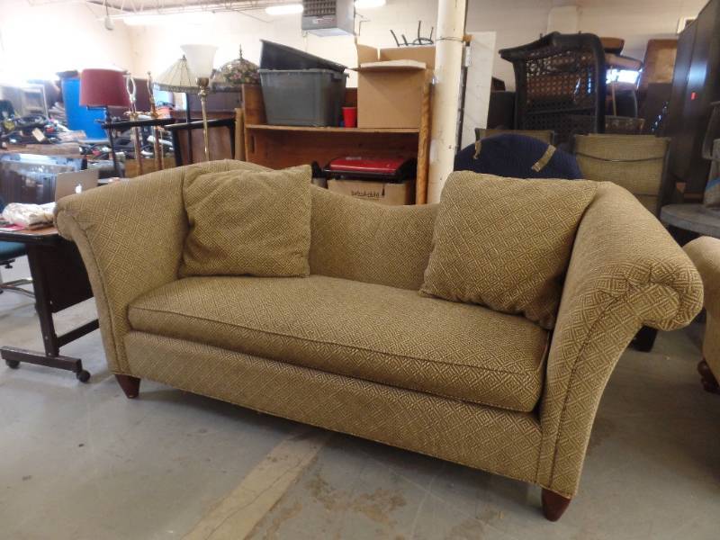 lot 103 image: LOVESEAT