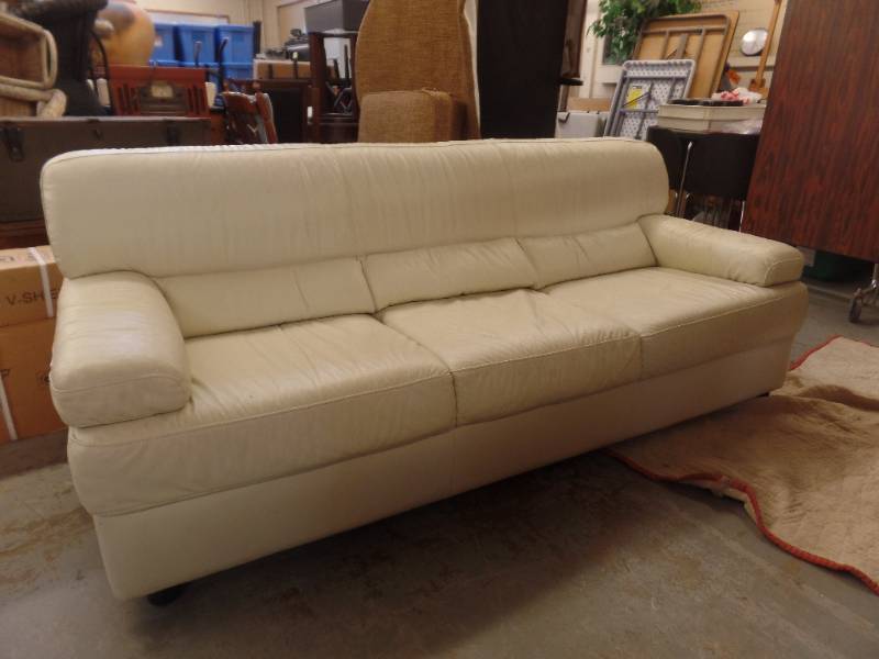 lot 104 image: LEATHER SOFA