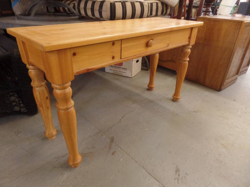 lot 114 image: WOOD SOFA TABLE