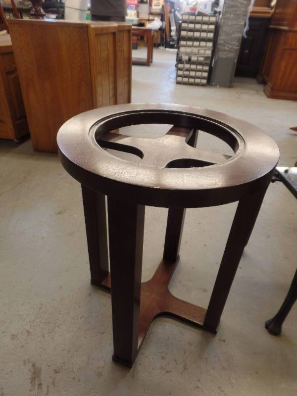 lot 116 image: ROUND ACCENT TABLE