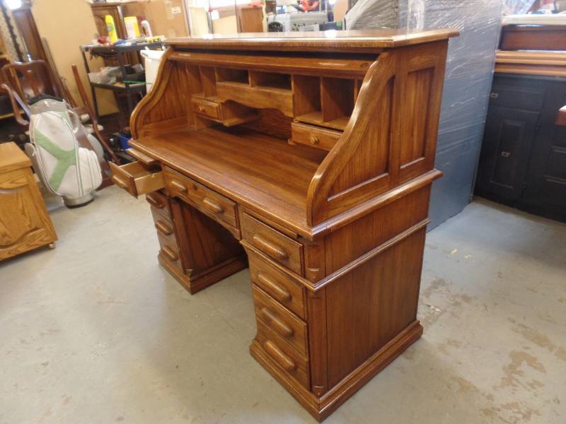lot 117 image: OAK ROLLTOP DESK WITH KEY