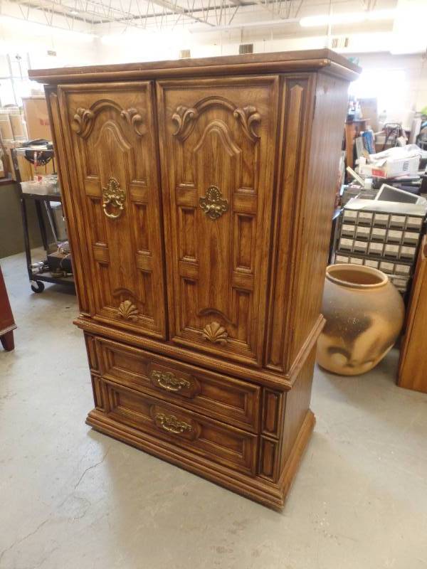 lot 127 image: ARMOIR