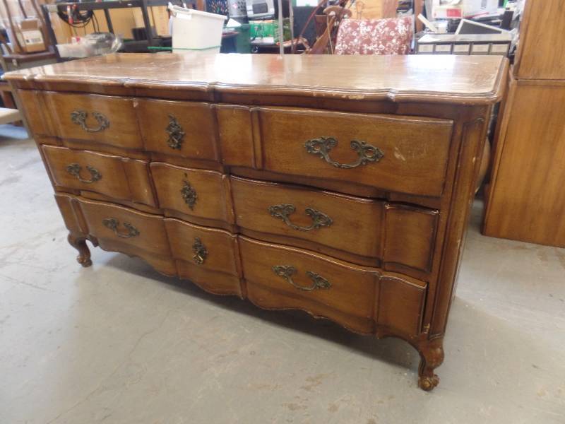 lot 130 image: 9 DRAWER DRESSER
