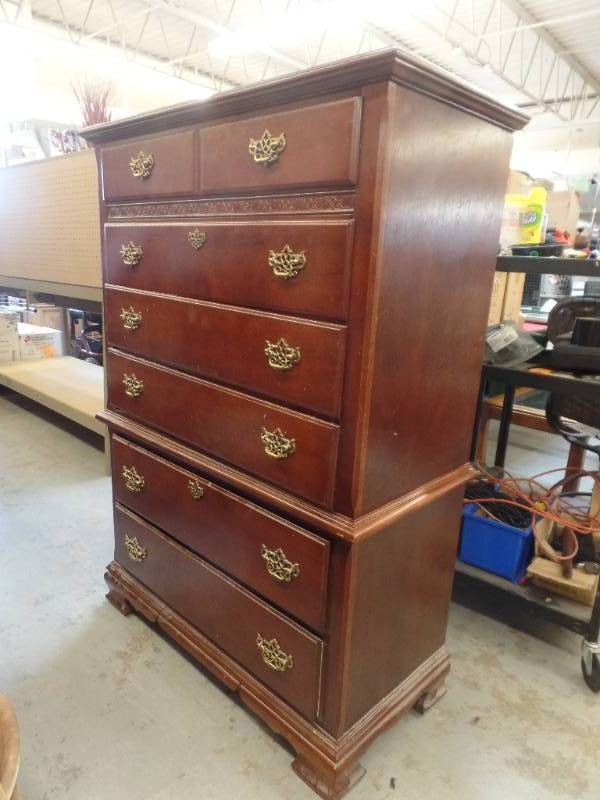lot 131 image: STANLEY CHEST OF DRAWERS