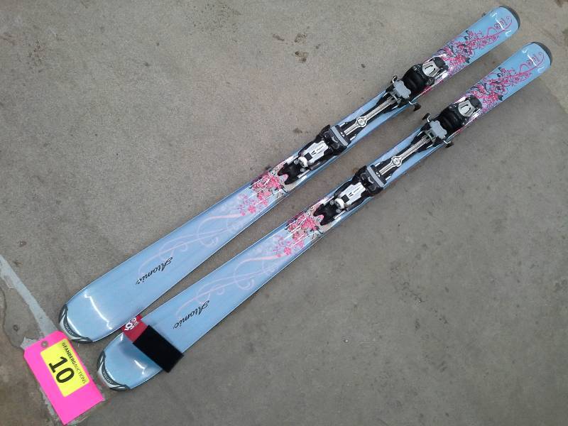 lot 10 image: Atomic Skis