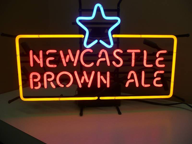 lot 9 image: NEW CASTLE STAR BROWN ALE NEON LIGHT - WORKS GREAT GREAT COLOR - APPROX 27WIDE 17HIGH - SEE PICTURES