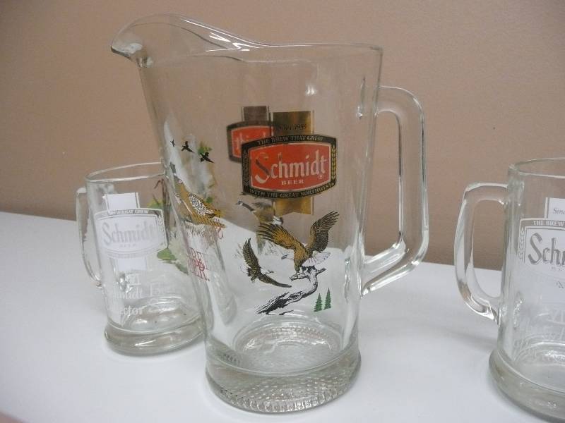 lot 15 image: VINTAGE SCHMIDT BEER COLLECTION - BAR-WARE - COLLECTORS SERIES PITCHER & GLASSES - GOOD CONDITION - SEE PICTURES
