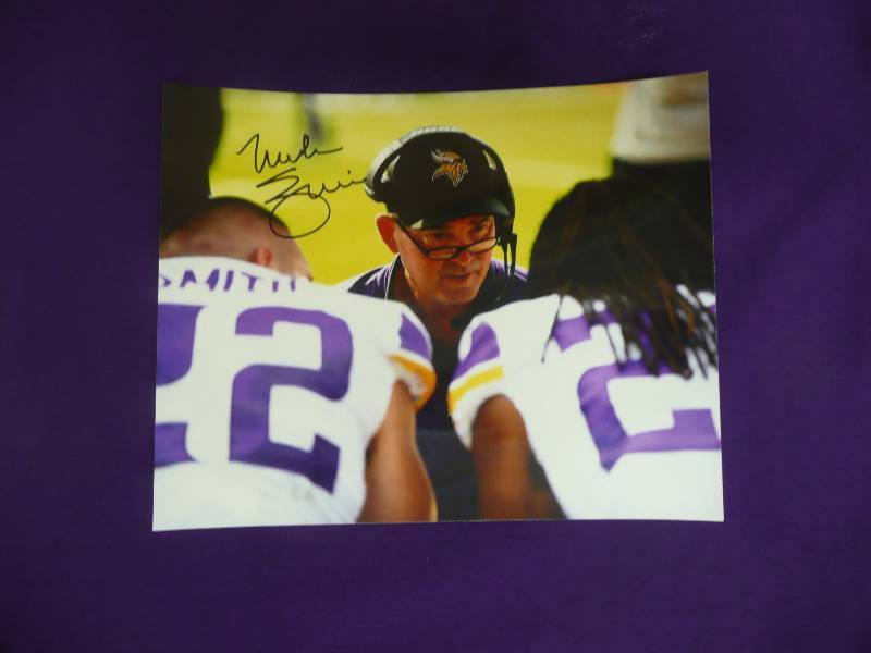 lot 22 image: 2017 AUTOGRAPHED 8 BY 10 - VIKINGS COACH MIKE ZIMMER - NEW CONDITION - SOON TO BE SUPER BOWL CHAMPS - SEE PICTURES