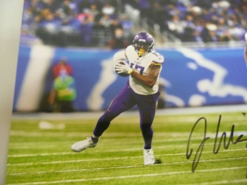 lot 27 image: 2017 AUTOGRAPHED 8 BY 10 - VIKINGS WR JARIUS WRIGHT - NEW CONDITION - SOON TO BE SUPER BOWL CHAMPS - SEE PICTURES