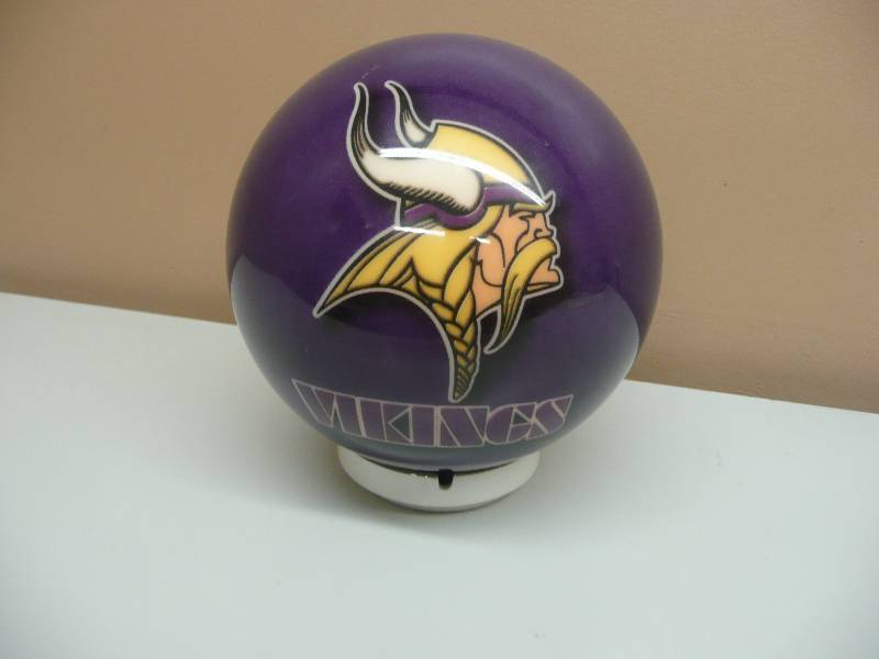 lot 29 image: Brunswick Minnesota Vikings Viz-A-Ball Bowling Ball Miller Lite 15 Pound Purple - NOT DRILLED SO YOU CAN HAVE IT DRILLED FOR YOUR GRIP - SELLING FOR OVER $150.00 - IN LIKE NEW CONDITION - SEE PICTURES