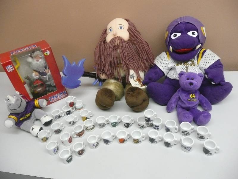 lot 33 image: VIKINGS COLLECTION - RAGNAR, REX, MOSS BEAR, RAH RAH, SANTA & NFL COLLECTION MINI MUGS - SEE PICTURES