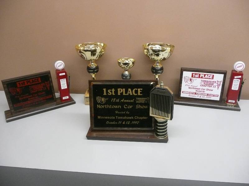 lot 37 image: COLLECTION OF VINTAGE AUTOMOBILE TROPHIESAWARDS - VERY COOL - SEE PICTURES