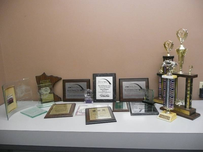 lot 38 image: COLLECTION OF VINTAGE AUTOMOBILE TROPHIESAWARDS - VERY COOL - SEE PICTURES