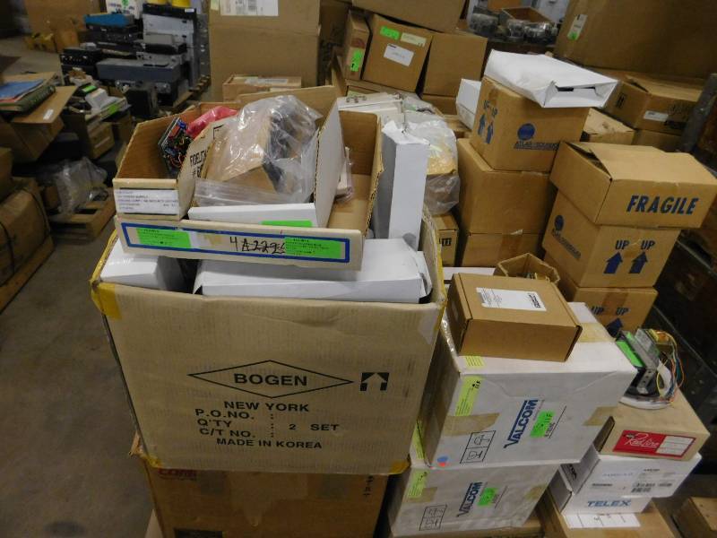 lot 11 image: Misc. Pallet of Audio Equipment