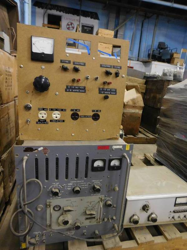 lot 15 image: Partial Pallet of Vintage Electronics
