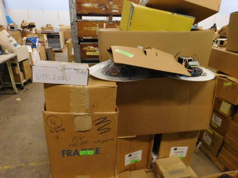 lot 22 image: Misc. Pallet of Speakers & More