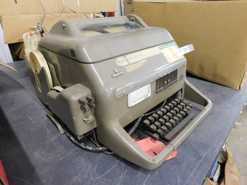 lot 76 image: Vintage Typewriter