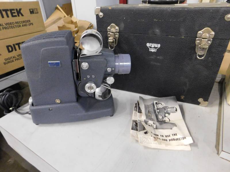 lot 80 image: Misc. Vintage Items