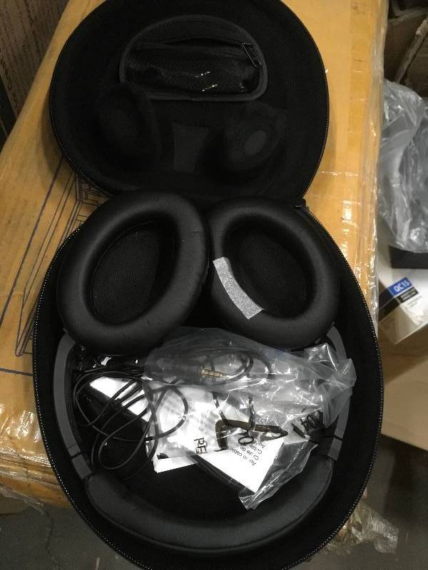 lot 18 image: Bose QuietComfort 15 Acoustic Noise Cancelling Headphones