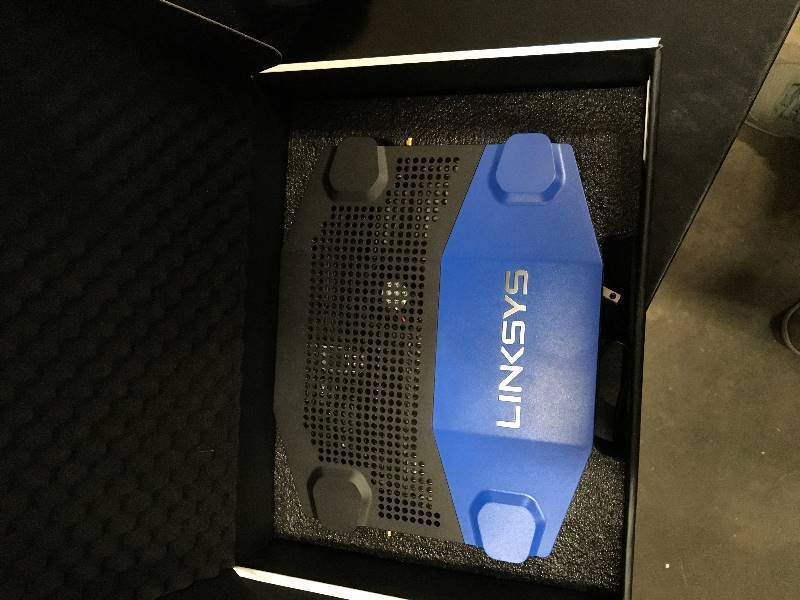 lot 82 image: Linksys WRT 1900 AC Dual-Band Gigabit Wi-Fi Router