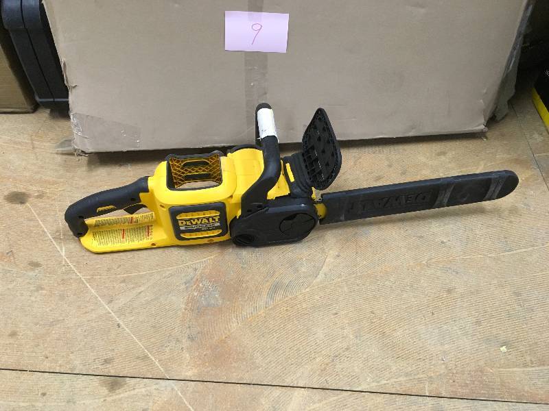 Dewalt 16 in. FLEXVOLT 60-Volt MAX Lithium-Ion Cordless Brushless Chainsaw  tool only in very good working condition