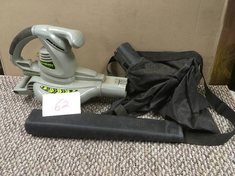 Lawnmaster 180 MPH-225 MPH 380 CFM 12 Amp Electric Leaf BlowerMulcherVacuum in like New working conditions