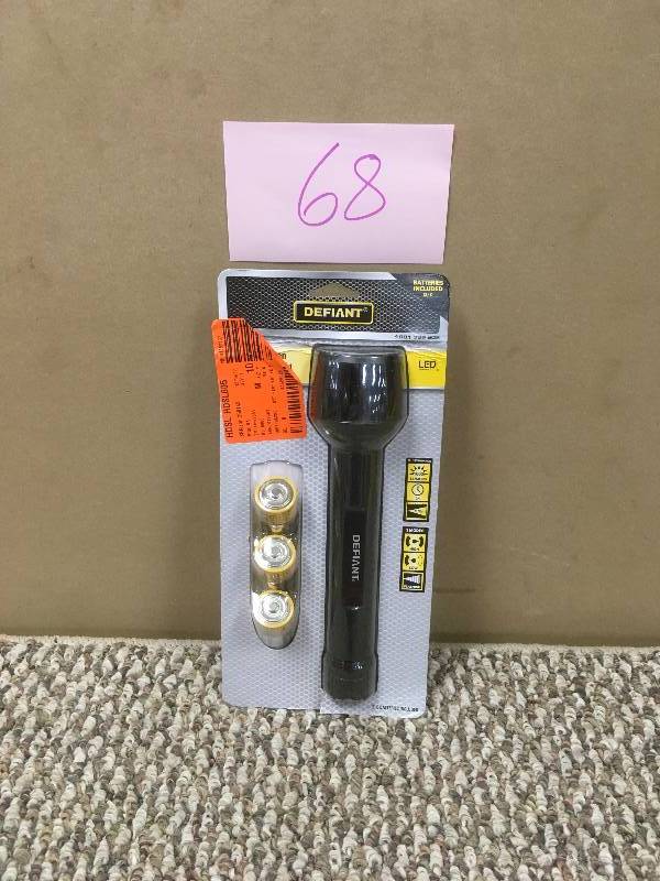 Defiant 1000-Lumen LED Flashlight