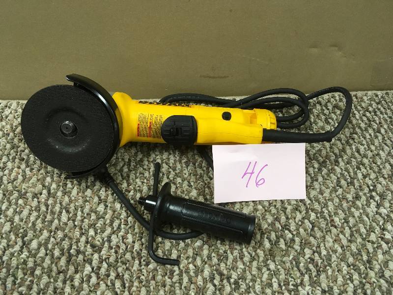 Dewalt DWE402W 11 Amp 4-12 in.Grinder in like new condition