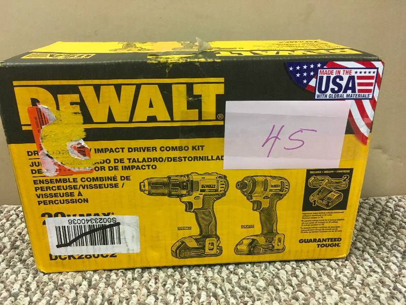 DeWalt 20V Compact Drill Impact Driver Combo Kit (DCK280C2) in like new condition