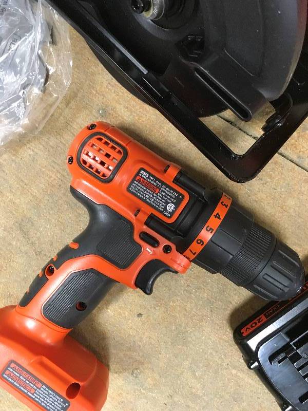 lot 33 image: Black & Decker 20-Volt DrillDriver Circular Saw Combo - 2 pc. In like new conditions