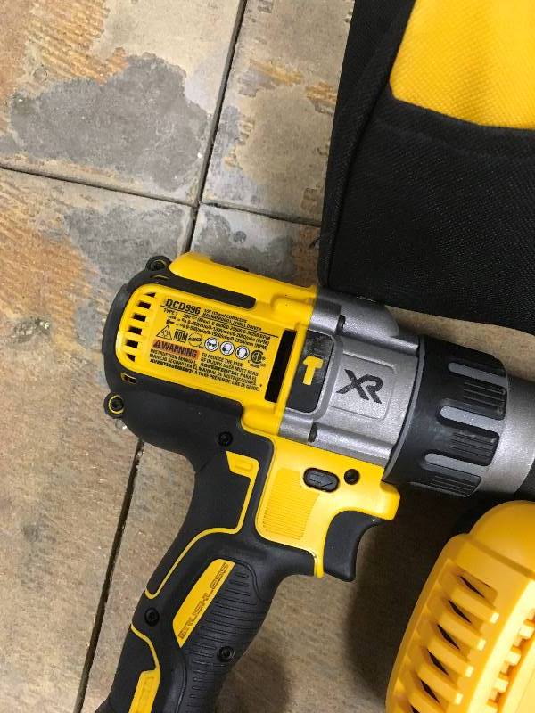 lot 57 image: DeWalt 20-Volt MAX FLEXVOLT Cordless Lithium-Ion Hammer Drill & Impact Driver Combo Kit not used one battery