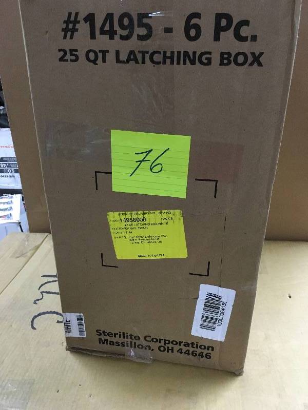 lot 76 image: Sterlite 6 Packs 25 QT See Latching Box not used