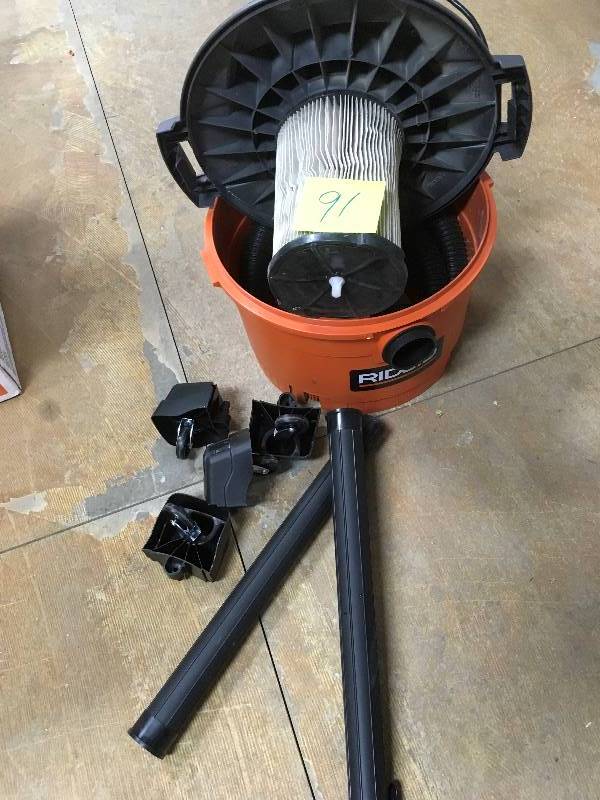 lot 91 image: Ridgid 6 Gallson 3.5 Peak HP Wet Dry Vac, OrangesPeaches in working conditions